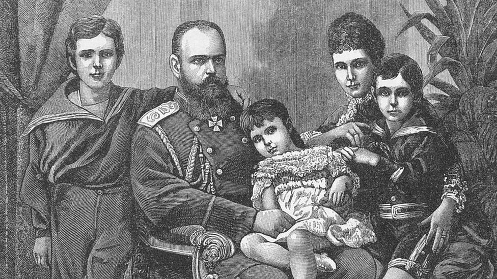 Czar Alexandre 3 com a imperatriz Maria Feodorovna e suas filhas