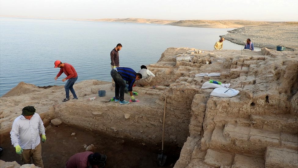 Una sala del palacio durante las excavaciones. Una sala del palacio durante las excavaciones.