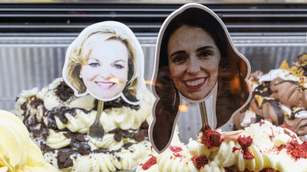Ardern y Collins son figuras casi opuestas. Helados decorados con una imagen de las caras de Jacinda Ardern y Judith Collins.