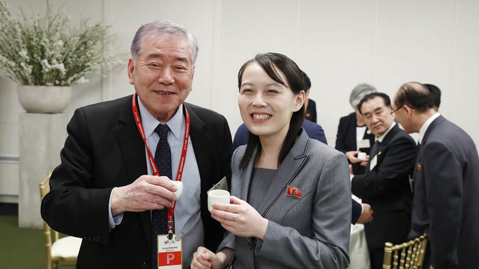El profesor Moon Chung-in bebe soju con la hija de Kim Jong-un en una de las cumbres entre los dos países.