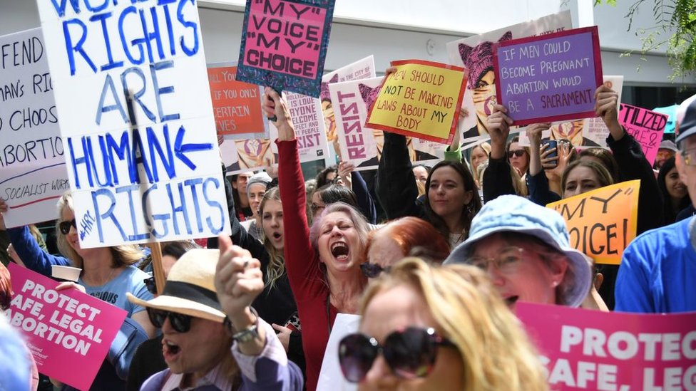 Activistas a favor del aborto se manifiestan en Estados Unidos.