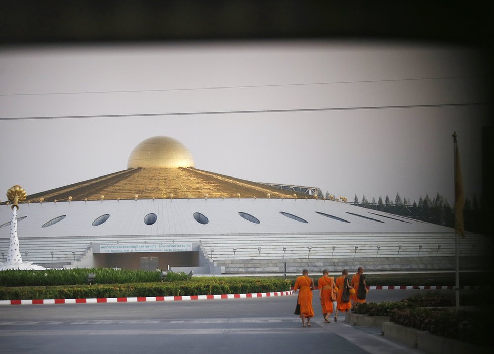 Phra Dhammajayo Search Thai Monks Clash With Police c News