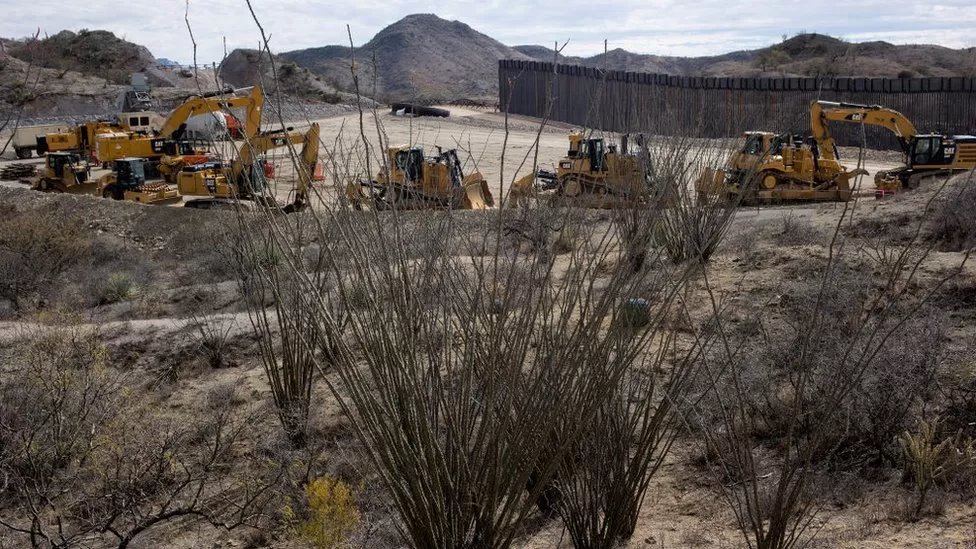 Trecho do muro construído por Donald Trump na fronteira entre EUA e México