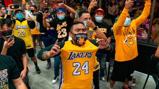 Lakers fan celebrate on the streets of LA