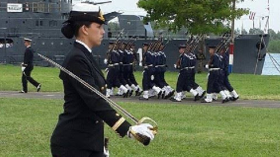 Quinteros fue de las primeras mujeres en graduarse de la Academia Militar de Paraguay, con honores. Carmen Quinteros