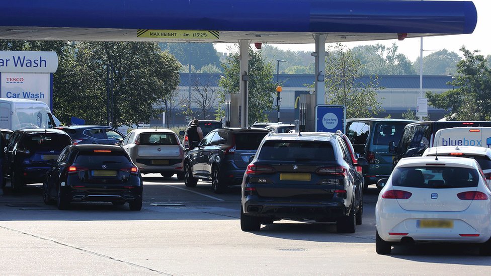 Hemel Hempstead petrol station closes amid supply shortage BBC News