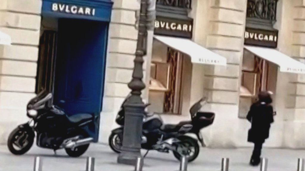 Bulgari store in Paris robbed in broad daylight