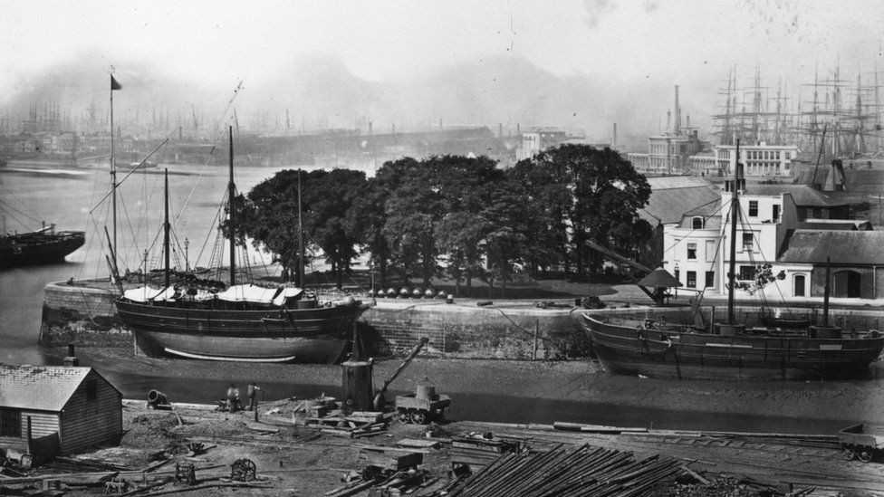 Una de las modalidades de contrabando era el robo a los barcos antes de que fueran inspeccionados por funcionarios de hacienda. Foto de barcos