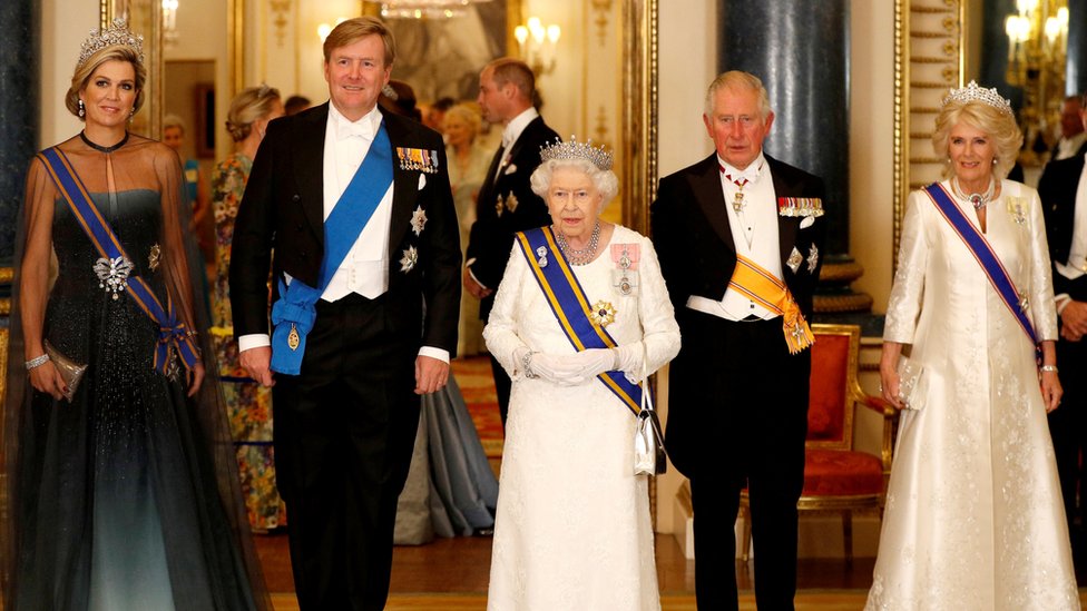 英女王和荷蘭國王威廉-亞歷山大和王后馬克西瑪，英國女王伊麗莎白二世，時任王儲查爾斯和夫人卡米拉
