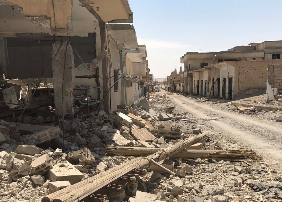 La ciudad de Sukhna se encuentra en ruinas. La ciudad de Sukhna se encuentra en ruinas.