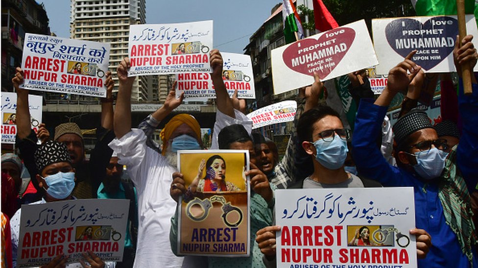Muslim activists shout slogans in reaction to the remarks of suspended BJP leader and spokesperson Nupur Sharma on Prophet Muhammad during a protest at Bhendi Bazar, on June 6, 2022 in Mumbai, Indi