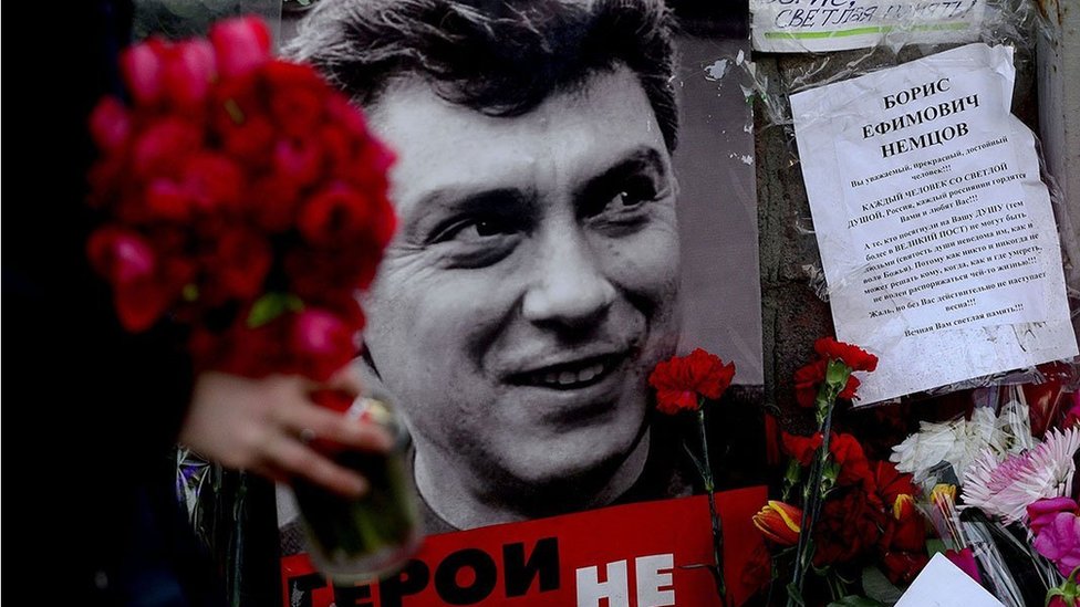 People continue to place flowers at the bridge, where Boris Nemtsov killed and next to Kremlin, all day long on March 10, 2015 in Moscow (Photo by Sefa Karacan/Anadolu Agency/Getty Images)