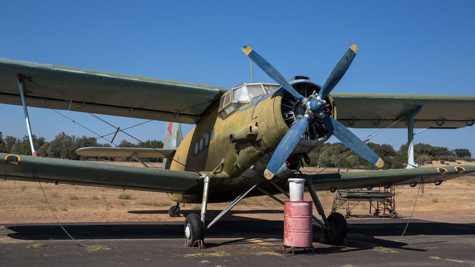 Biplano monomotor Antonov An-2