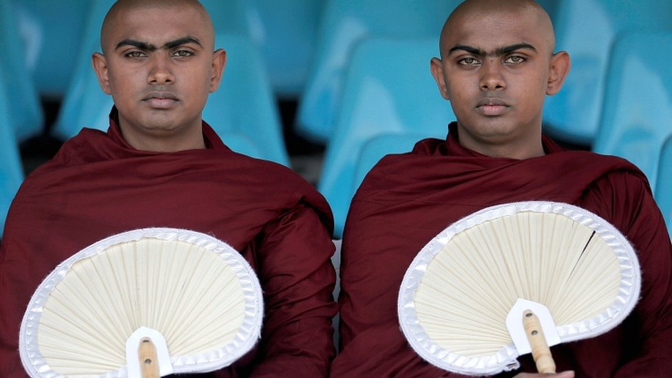 Буддийские монахи Падияпалалле Сугатасара и Падияпалалле Випуласара