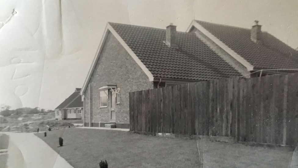 Дом мистера и миссис Хоррекс в 1970 году, когда на заднем плане строились новые дома