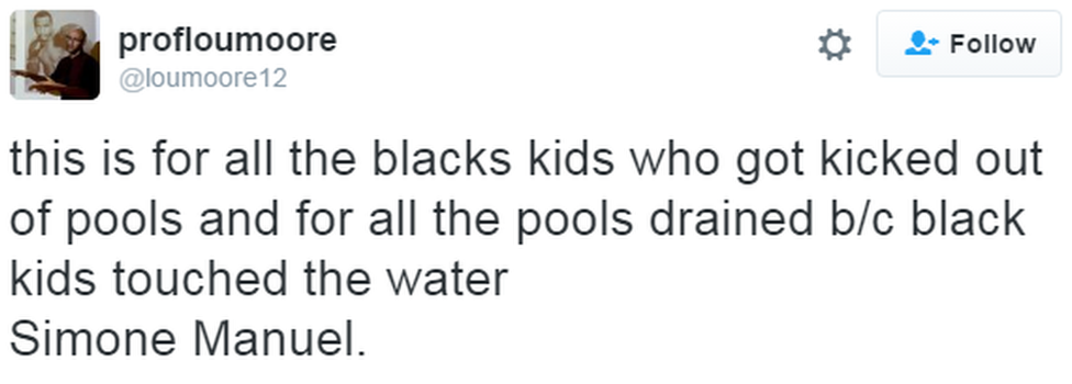 В твите говорится: «Это для всех черных детей, которых выгнали из бассейнов, и для всех опорожненных бассейнов, потому что черные дети коснулись воды»