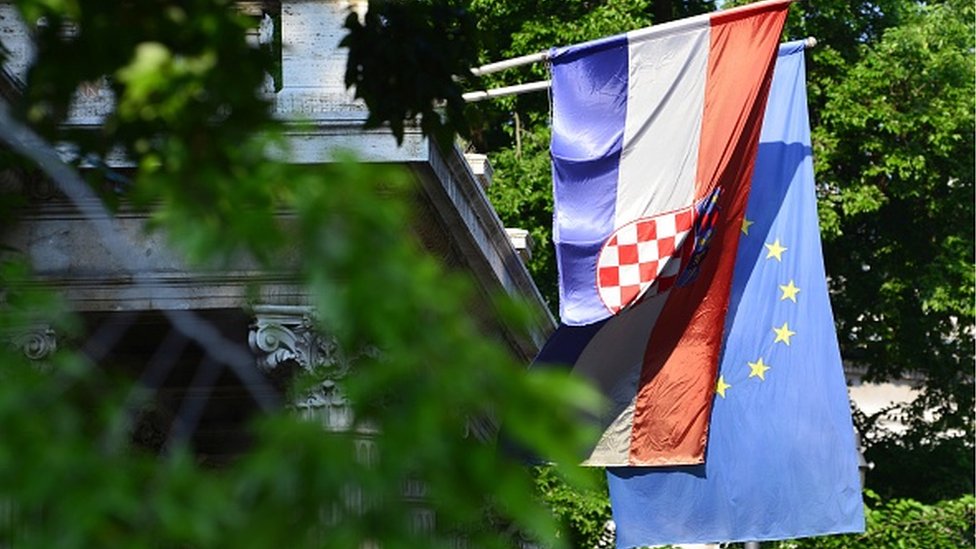 Zastava Hrvatske; Zastava EU