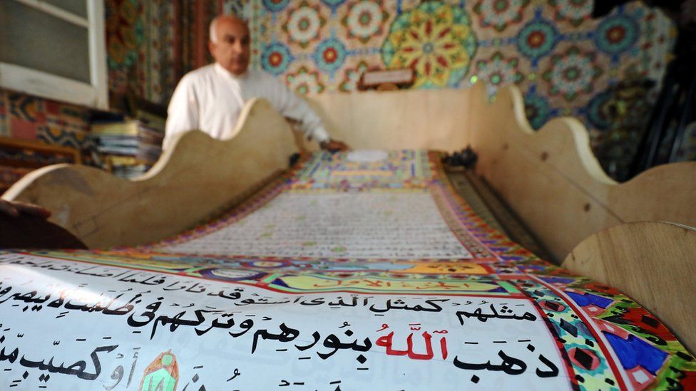 Pria Mesir membuat Quran sepanjang 700 meter dengan ditulis tangan -  TribunNews.com