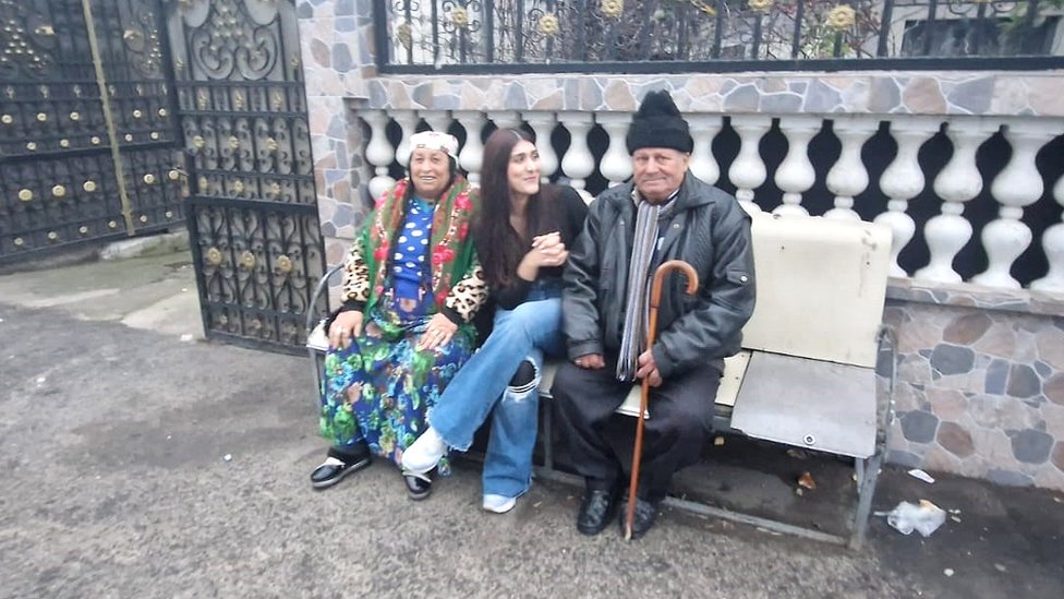 Izabela Tiberiade with her grand-uncle Hinta Gheorghe and his wife Agripina Hirta