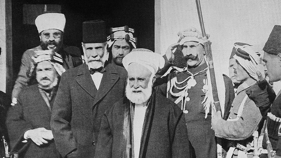 الشريف حسين بن علي الذي تنازل عن عرش الحجاز وجلس نجلاه على عرشي العراق