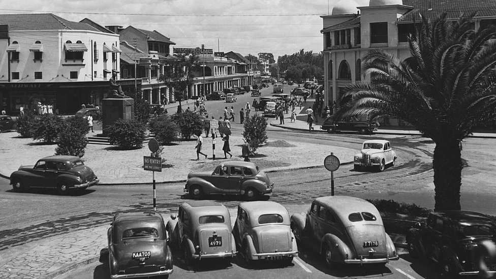 Оживленная авеню Деламер в 1940-х годах