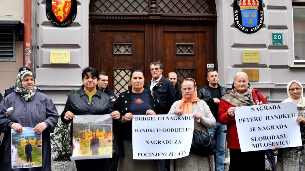Saraybosna'daki İsveç Büyükelçiliği önünde protesto gösterileri düzenlendi (5 Kasım 2019)
