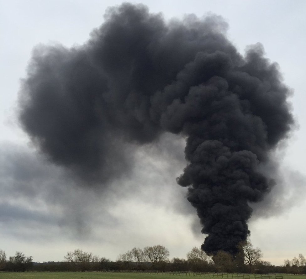 Shabbington Farm Fire Smoke Plume Seen From Many Miles Away Bbc News