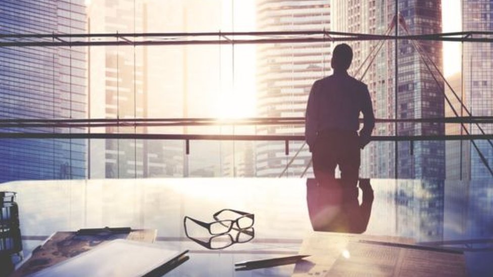 La única forma de impedir que otras compañías vendan datos de tu perfil es convertirlo en privado. Empleado en una empresa