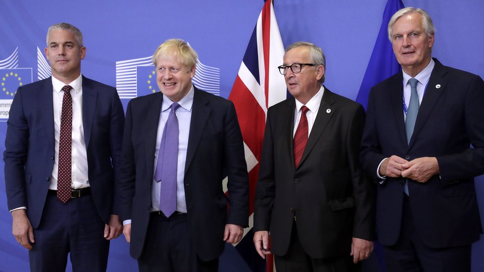 Главный переговорщик Евросоюза по Брекситу Мишель Барнье (справа), президент Европейской комиссии Жан-Клод Юнкер (второй справа), премьер-министр Великобритании Борис Джонсон (второй слева) и секретарь Великобритании по Brexit Стивен Барклай