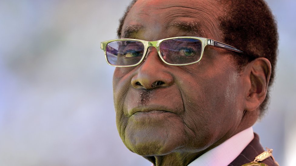 Mugabe llegó al poder en 1980 y durante los siguientes 37 años usó todos los medios para retener el poder. Robert Mugabe