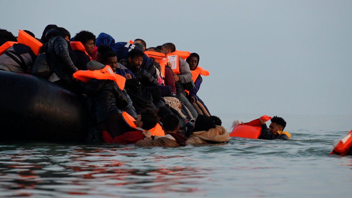 English Channel small boat migrants undeterred by new ...