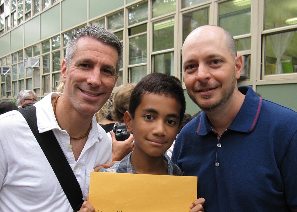 Danny, Kevin y Pete en la graduación de la escuela primaria de Kevin en 2011