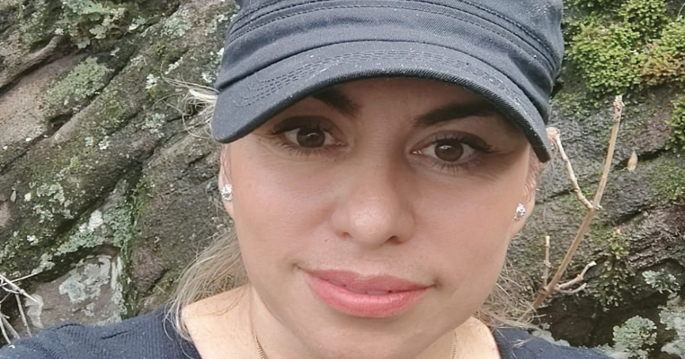Retrato en primer plano de yadira gonzález acompañado de una cita textual. 