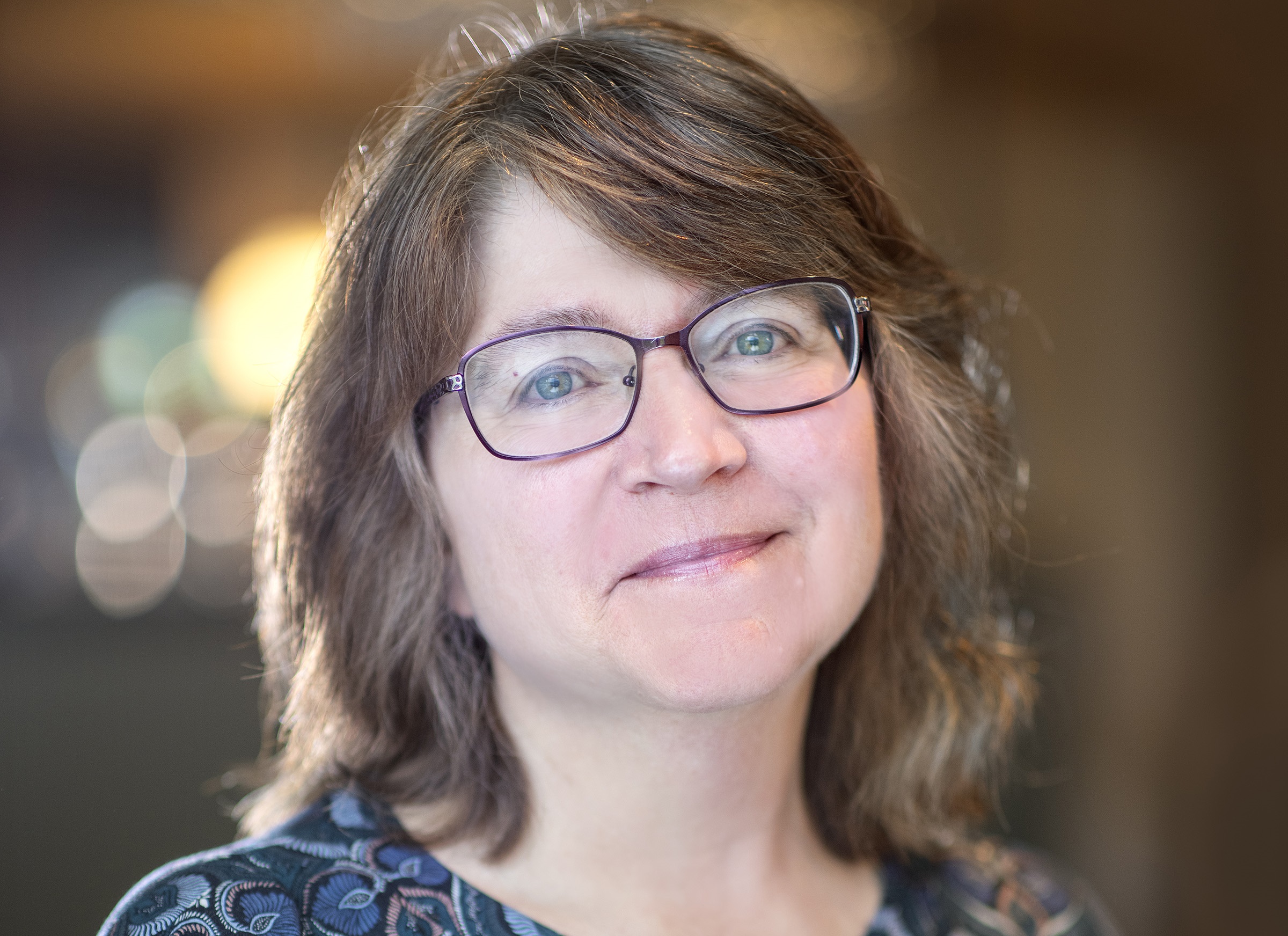 एन मेंगेन
प्रोफ़ेसर एवं लेखक