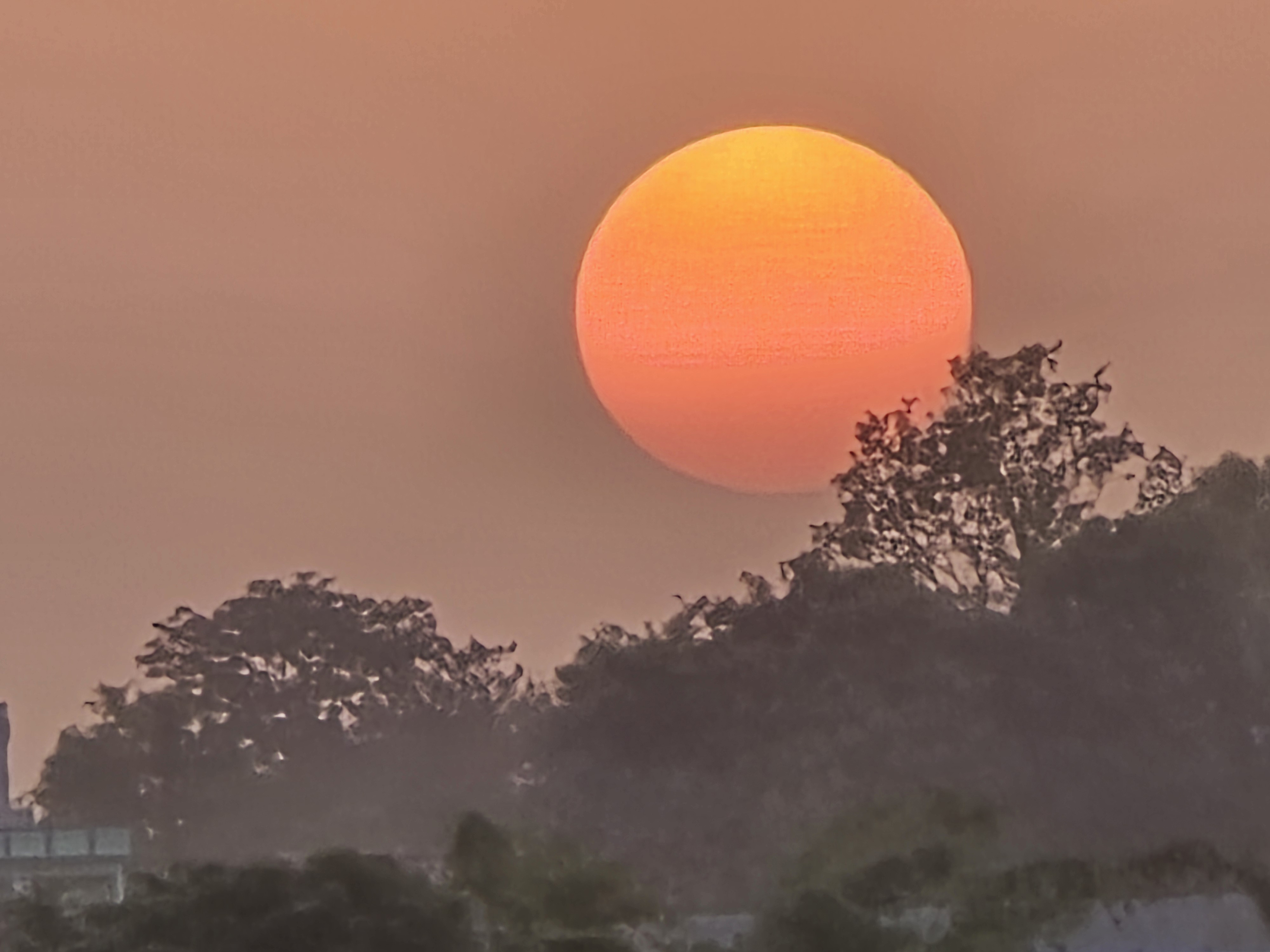 दाङबाट देखिएको सूर्यास्तको दृश्य