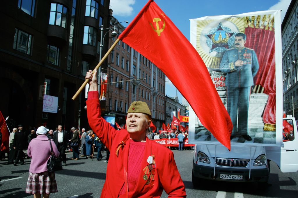 Marcha celebrando el comunismo