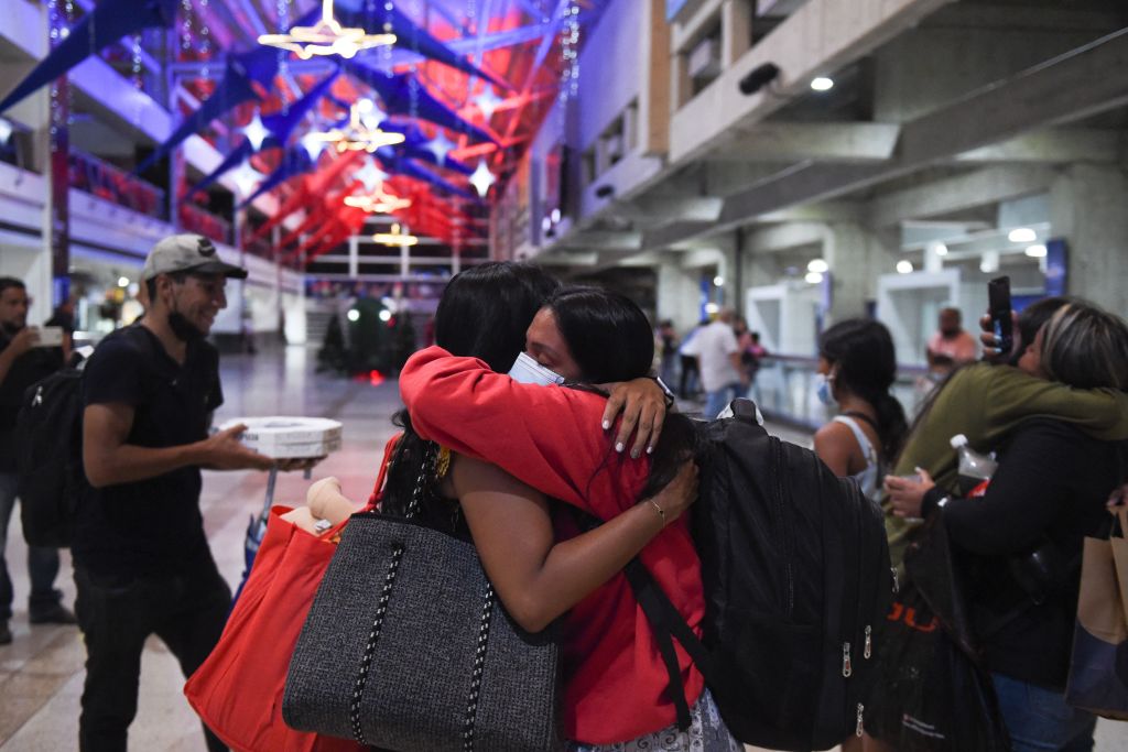 Migrantes en el aeropuerto de Maiquetía, Caracas. 