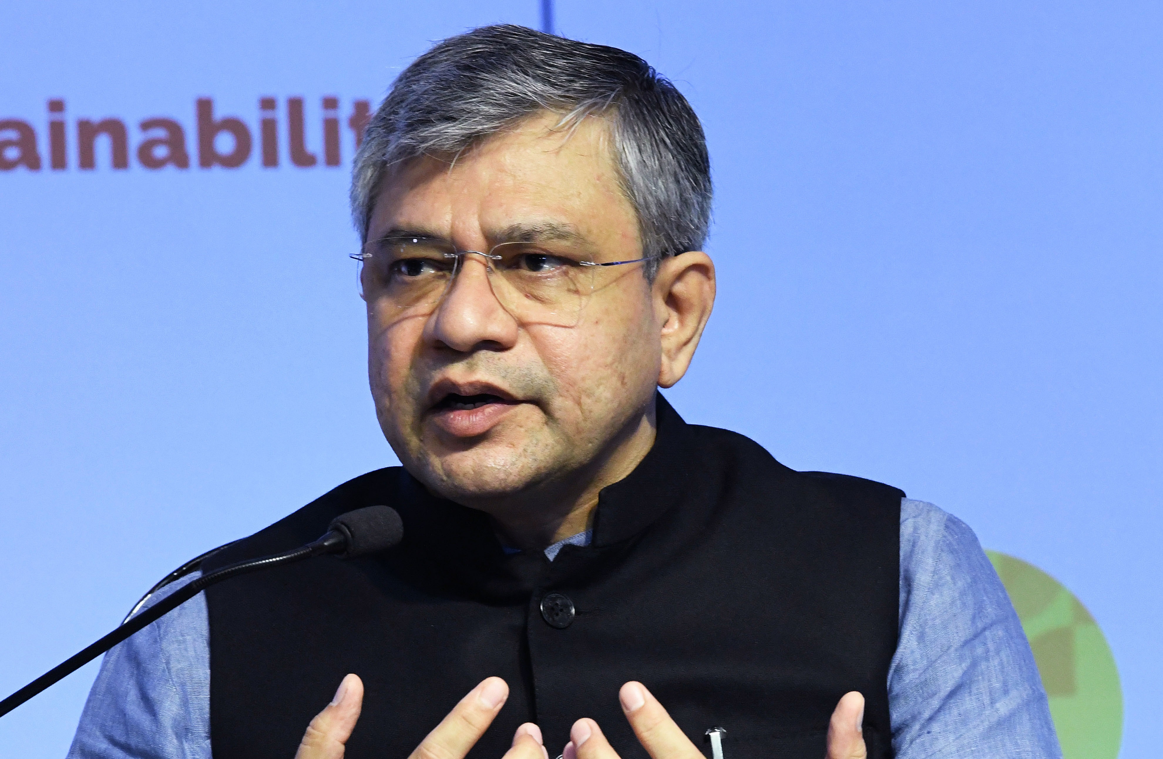 अश्विनी वैष्णव
केंद्रीय इलेक्ट्रॉनिक्स एवं सूचना प्रौद्योगिकी मंत्री