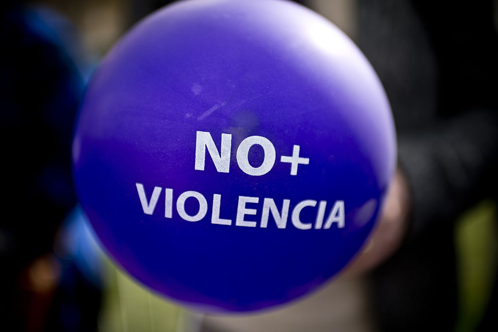 A ballon speechmaking  a balloon speechmaking  "No More Violence" is held up   during a objection  successful  Chile