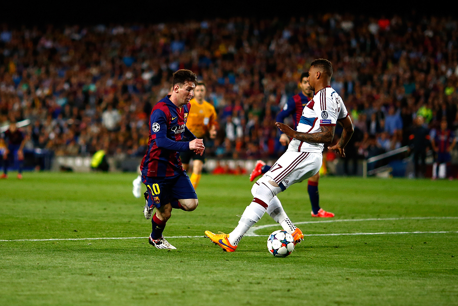 Lionel Messi beats Jerome Boateng