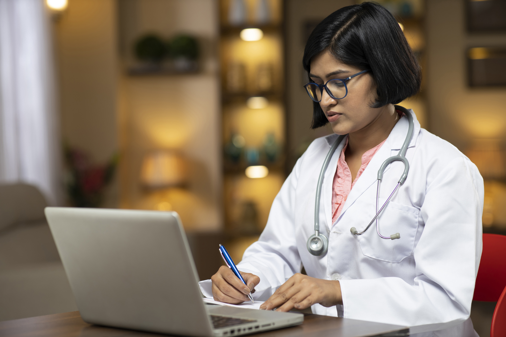 महिला, डॉक्टर, सर्विस सेक्टर