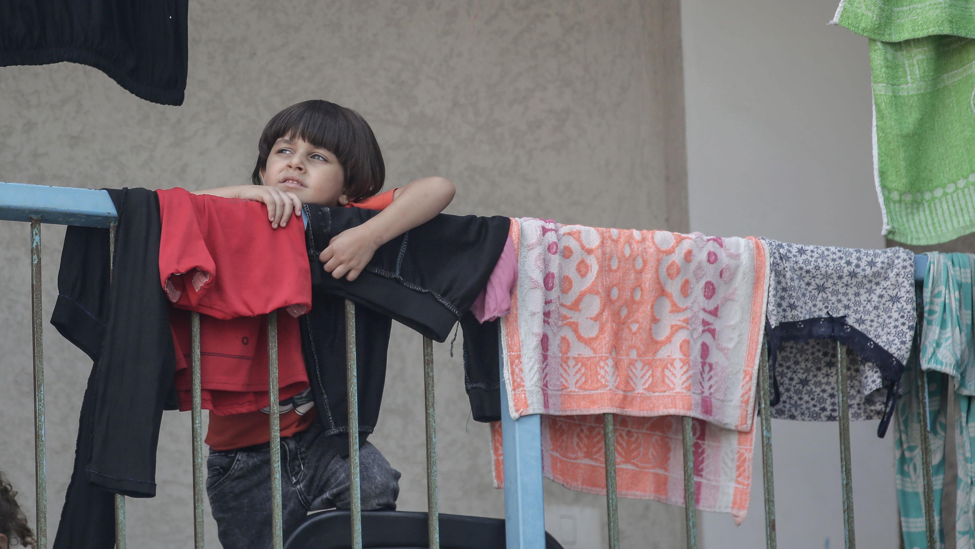 ग़ज़ा पट्टी में रहने वाले लोगों की एक तस्वीर