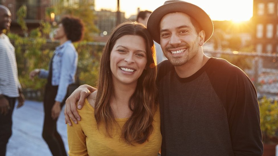 Dos jóvenes latinos en Estados Unidos