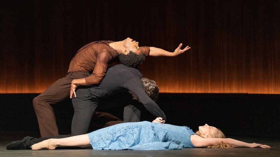 Dancers in The Cellist ballet