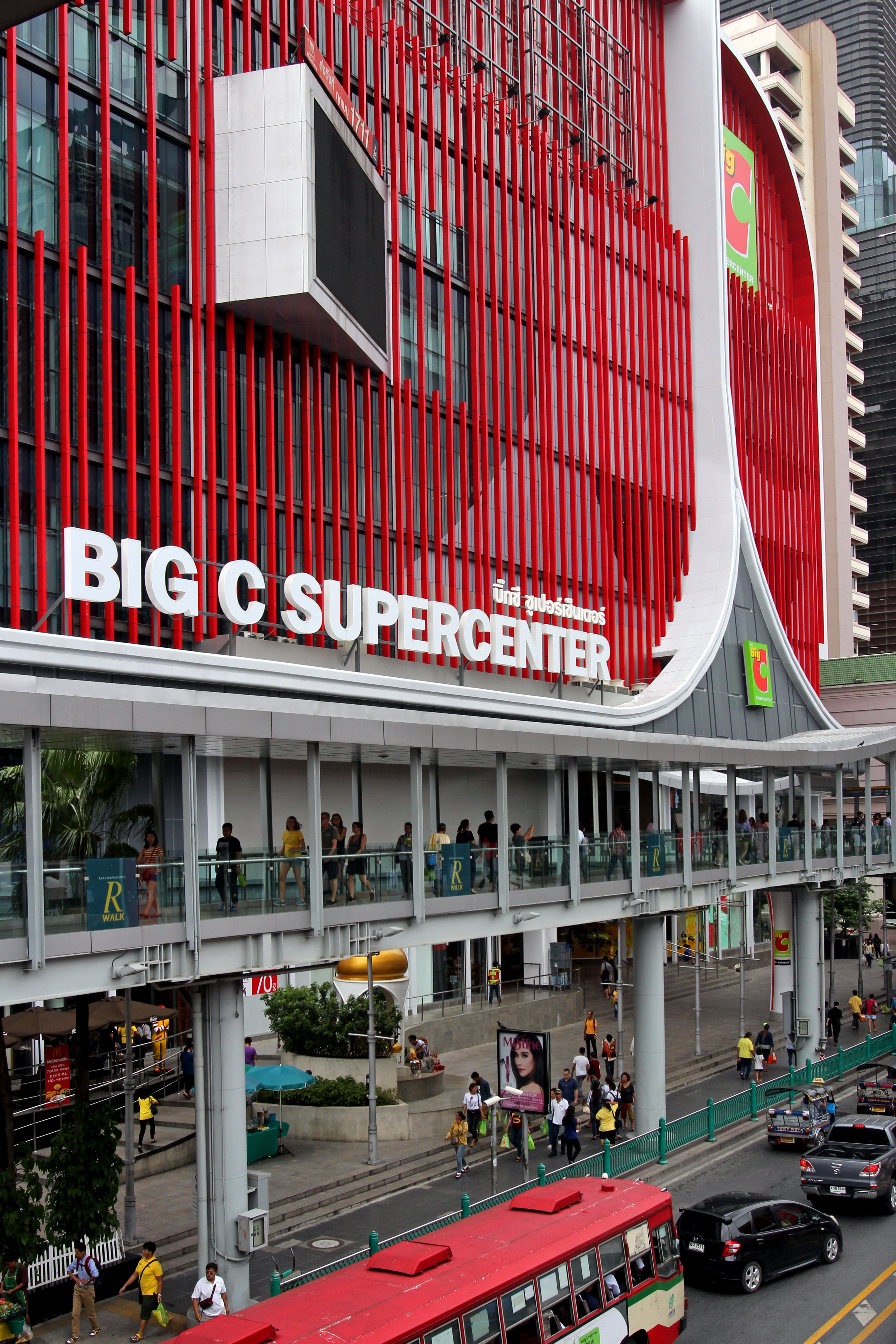 หน้าห้างบิกซี 