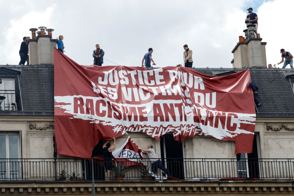 Marcha de racismo antiblanco en Francia. 