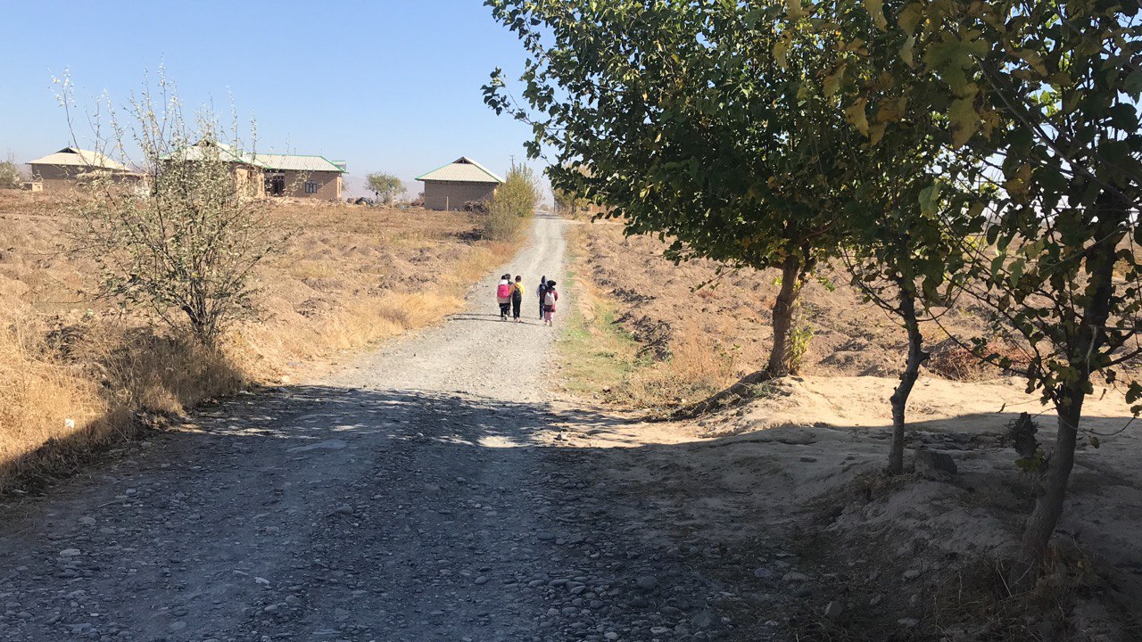 Yetuk rus ayollari ishtirokida porno tomosha qiling.