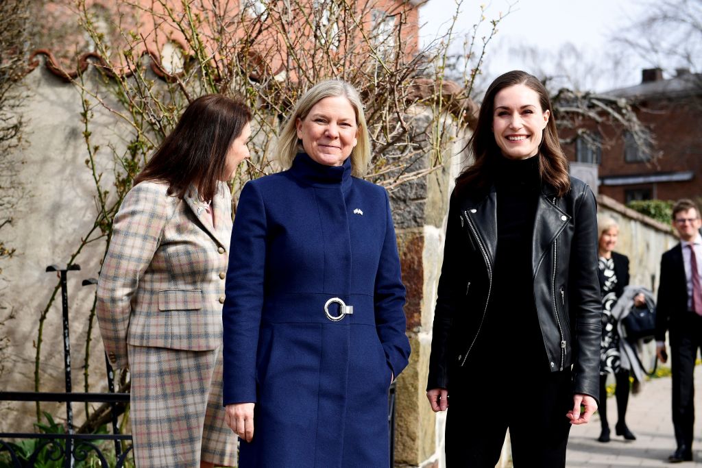 La primera ministra sueca, Magdalena Andersson, junto a la primera ministra finlandesa, Sanna Marin.