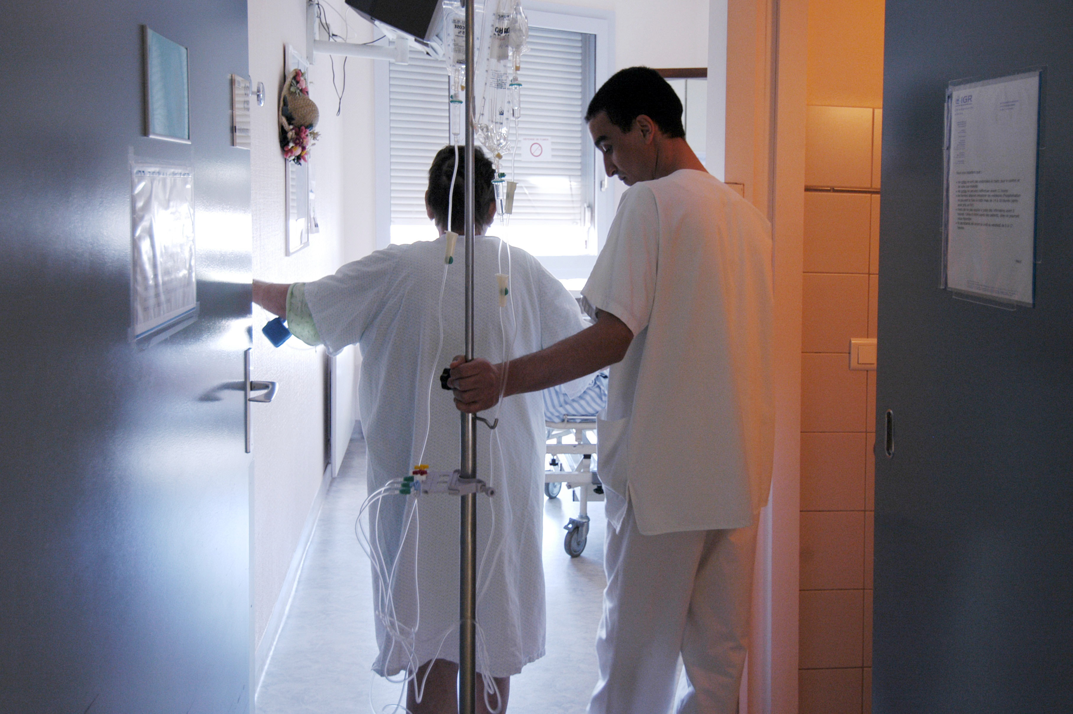 Kanser tedavisi gören biri