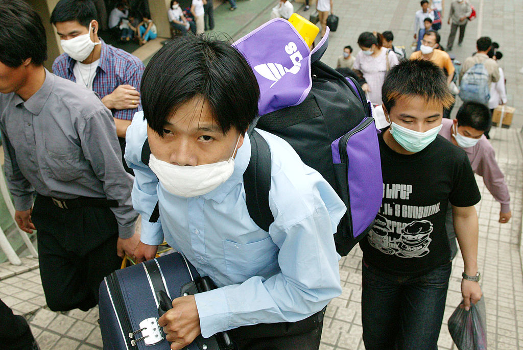 Migrant workers leaving China during a Sars outbreak